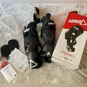 Leatt Black knee protectors